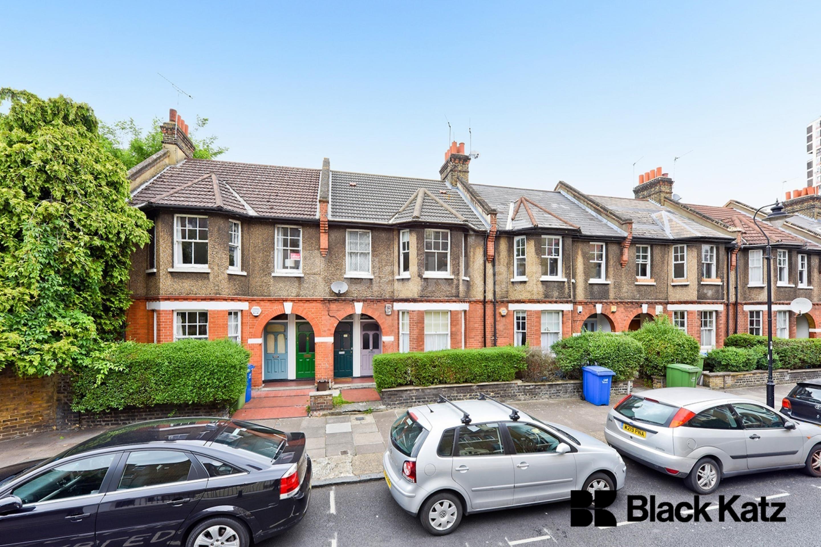 Bright & airy & offering 900 Sq.Ft.of living & entertaining space Councillor Street , Oval SE5